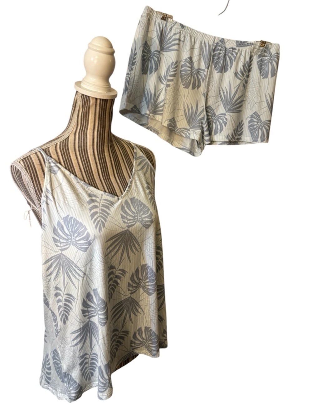 NWT Flora Nikrooz Pajama Set Large Valerie Cami & Tap Shorts Gray Blue Tropical